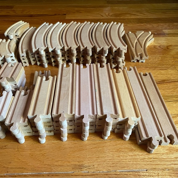 Wooden Train Tracks - 88 pieces - Picture 2 of 2
